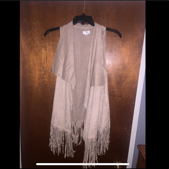 3/$25🌵🌸💕Decree Fringe Vest